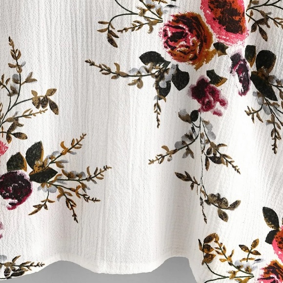 5️⃣/$1️⃣5️⃣ Floral Off the Shoulders Top - Picture 4 of 6
